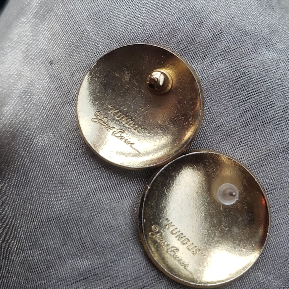 LAUREL BURCH RARE KUNDUS UNIQUE HORSE EARRINGS GOLD TONE ROUND MULTI COLORED - Picture 4 of 5